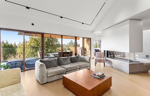 7353 Yew Street Southlands