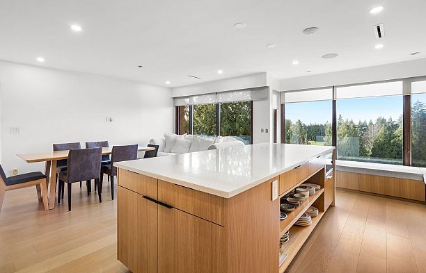 7353 Yew Street Southlands