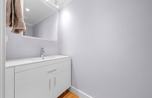 209 1720 W 12th Avenue Fairview VW