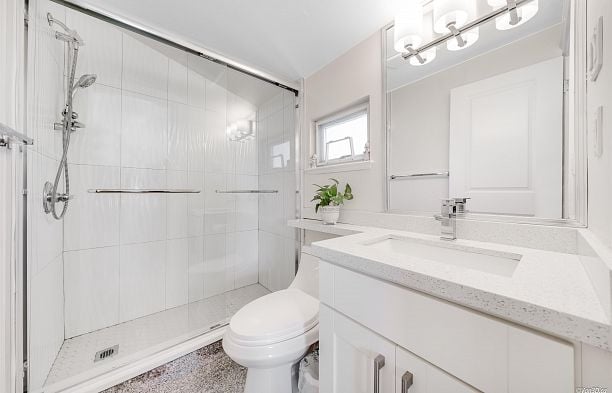 7531 Oak Street South Granville