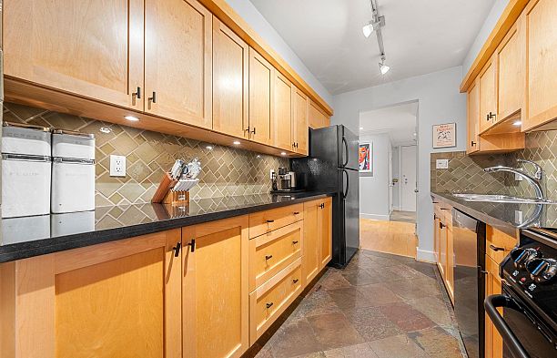 209 1720 W 12th Avenue Fairview VW