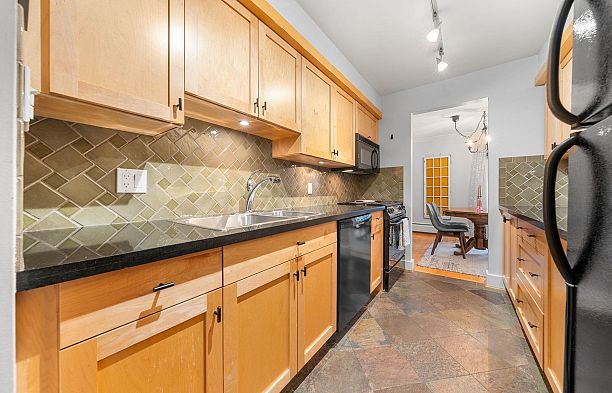 209 1720 W 12th Avenue Fairview VW