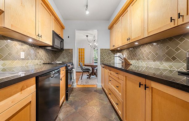 209 1720 W 12th Avenue Fairview VW