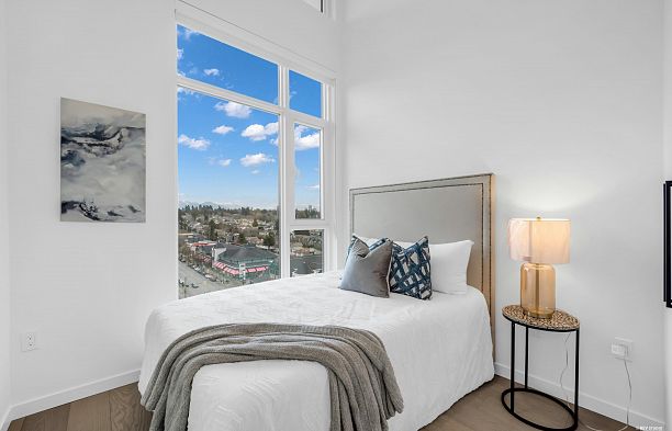 1001 8415 Granville Street S.W. Marine