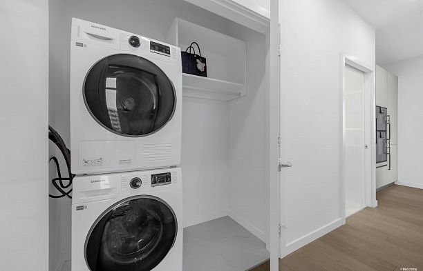 1001 8415 Granville Street S.W. Marine