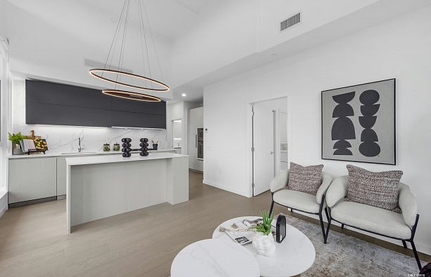 1001 8415 Granville Street S.W. Marine