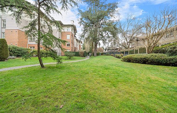 218 2083 W 33 Road Quilchena