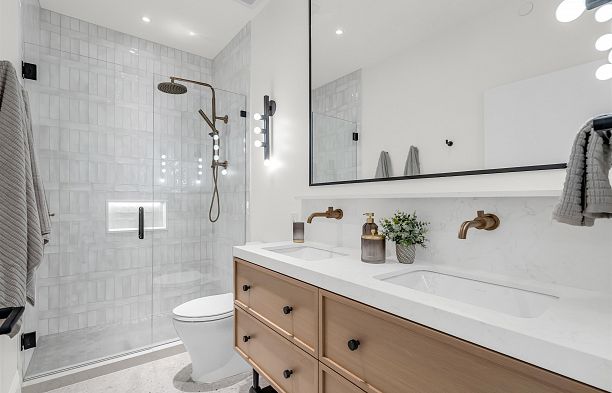 1 4088 Maple Crescent Quilchena