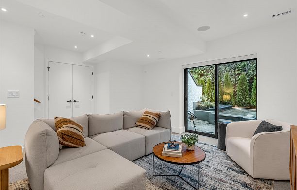 1 4088 Maple Crescent Quilchena