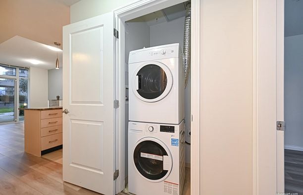 303 1211 MELVILLE STREET, Vancouver BC V6E 0A7 Coal Harbour