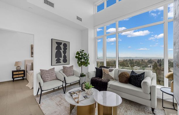 1001 8415 Granville Street S.W. Marine