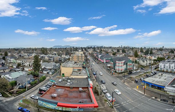 402 8415 Granville Street S.W. Marine