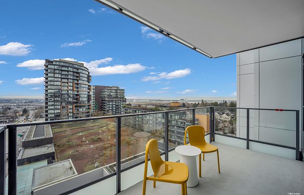 805 8415 Granville Street S.W. Marine