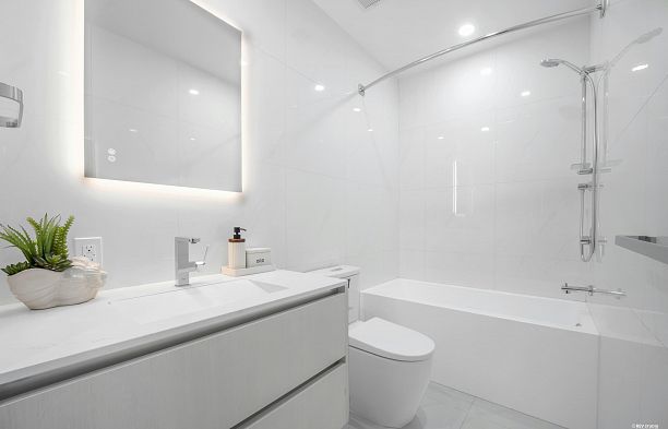 1001 8415 Granville Street S.W. Marine