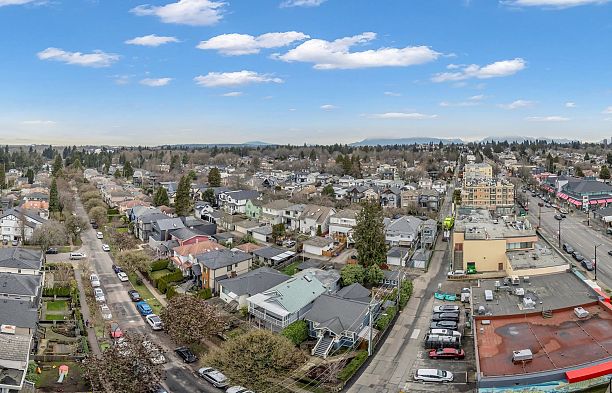 1001 8415 Granville Street S.W. Marine