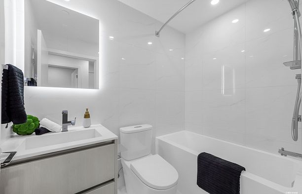 402 8415 Granville Street S.W. Marine