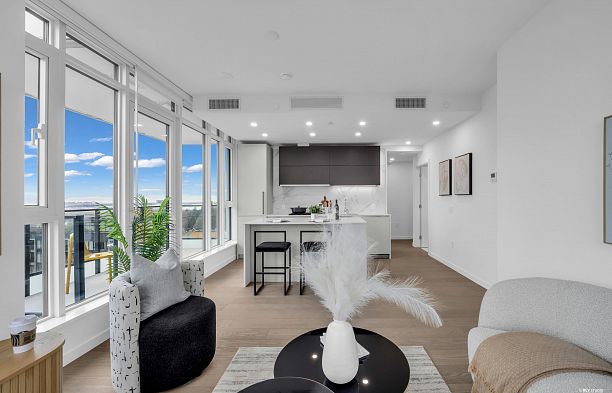 805 8415 Granville Street S.W. Marine