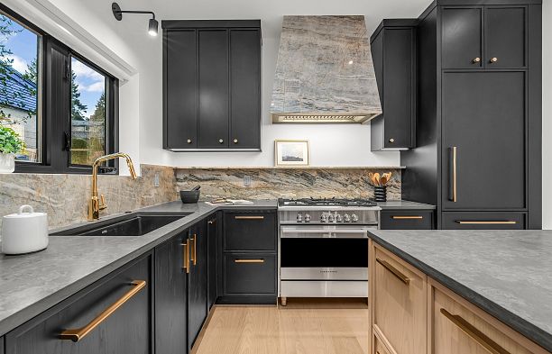 1 4088 Maple Crescent Quilchena