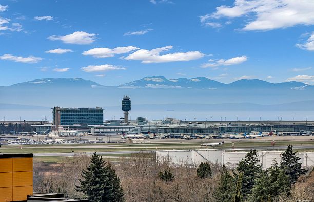 805 8415 Granville Street S.W. Marine