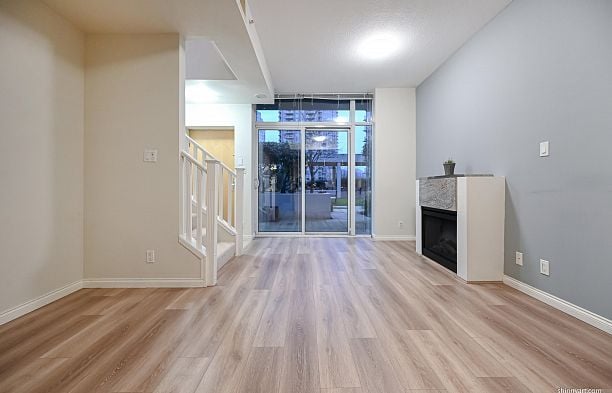 303 1211 MELVILLE STREET, Vancouver BC V6E 0A7 Coal Harbour