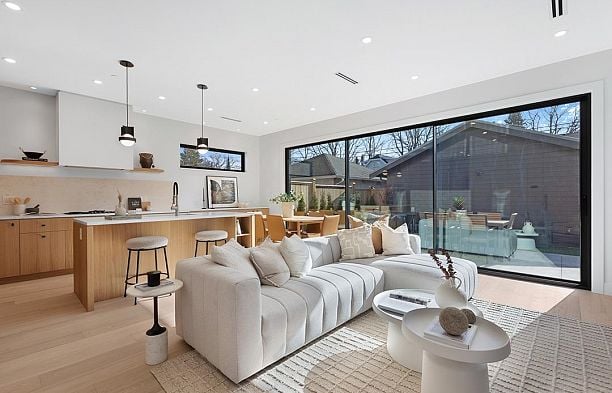 3742 Yukon Street Cambie