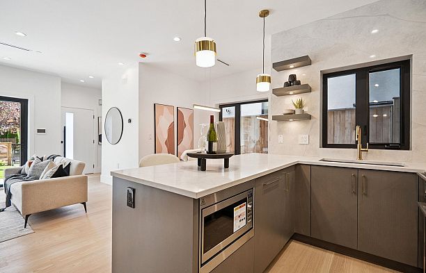 #1 1079 E 14th Avenue Mount Pleasant VE