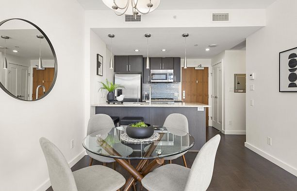 608 38 W 1st Avenue False Creek