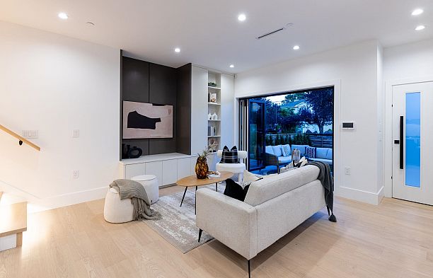 #1 1079 E 14th Avenue Mount Pleasant VE