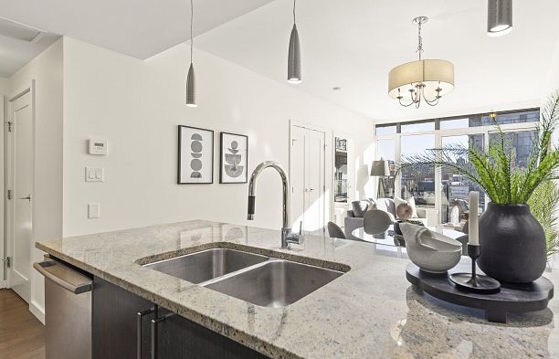 608 38 W 1st Avenue False Creek