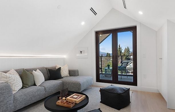 396 W 21 Avenue Cambie