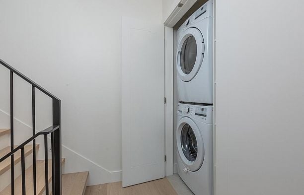 396 W 21 Avenue Cambie