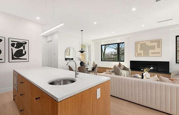 396 W 21 Avenue Cambie