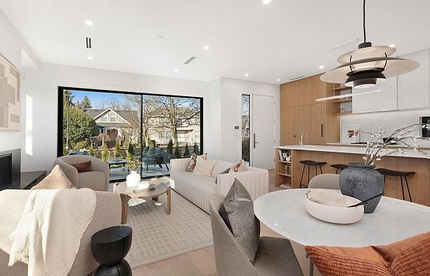 396 W 21 Avenue Cambie