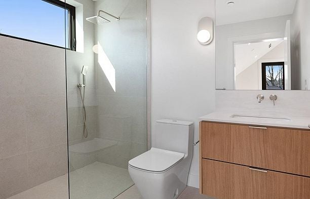 3742 Yukon Street Cambie