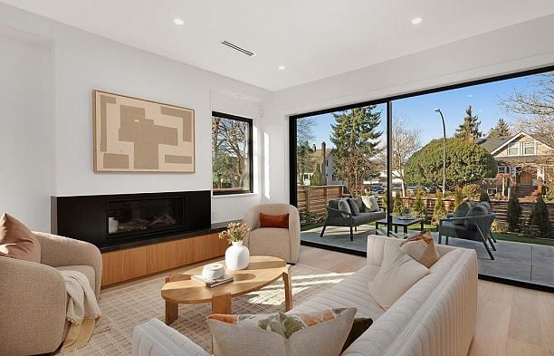 396 W 21 Avenue Cambie