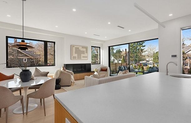 396 W 21 Avenue Cambie