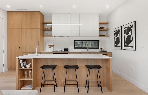 396 W 21 Avenue Cambie