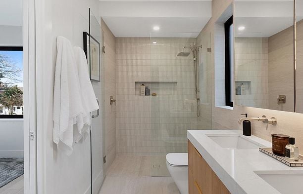 396 W 21 Avenue Cambie