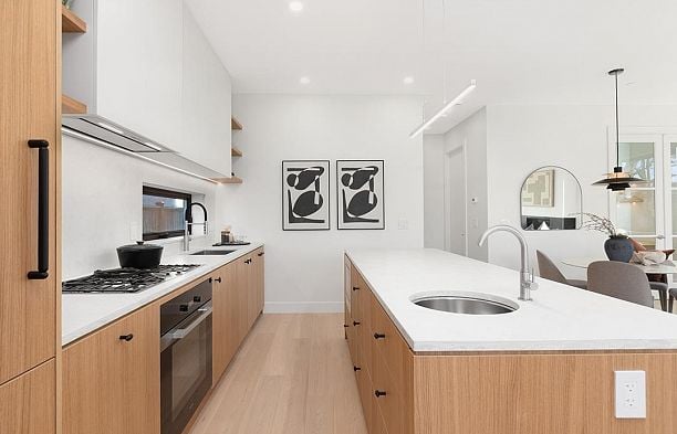 396 W 21 Avenue Cambie