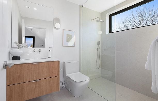 396 W 21 Avenue Cambie