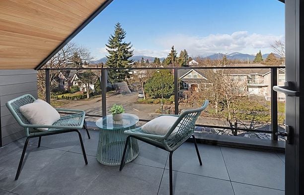 396 W 21 Avenue Cambie