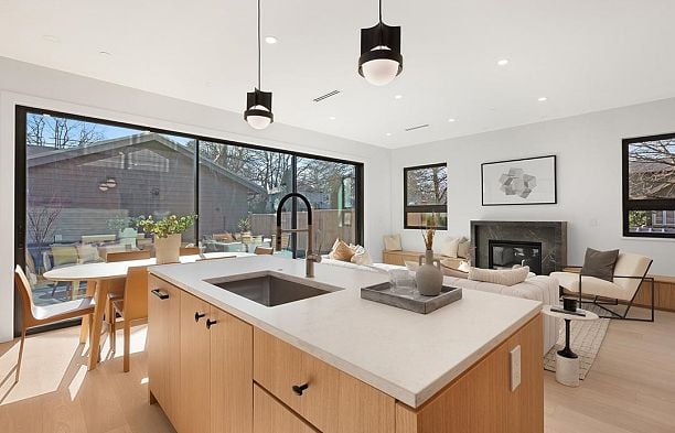 3742 Yukon Street Cambie