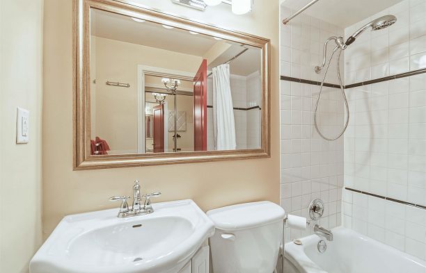 107 1879 Barclay Street West End VW