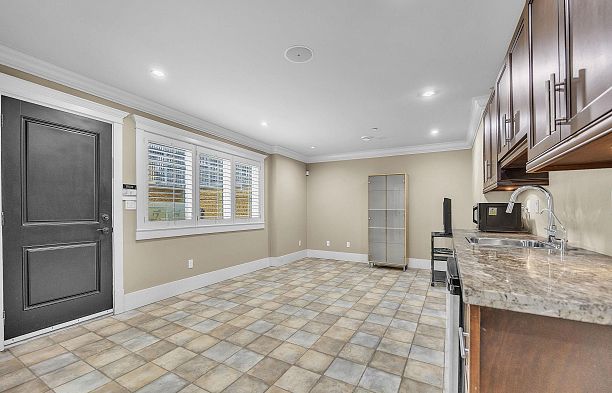 3593 Mackenzie Street Arbutus