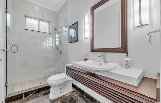 7458 Maple Street S.W. Marine