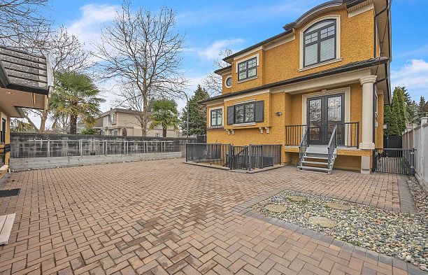 3593 Mackenzie Street Arbutus