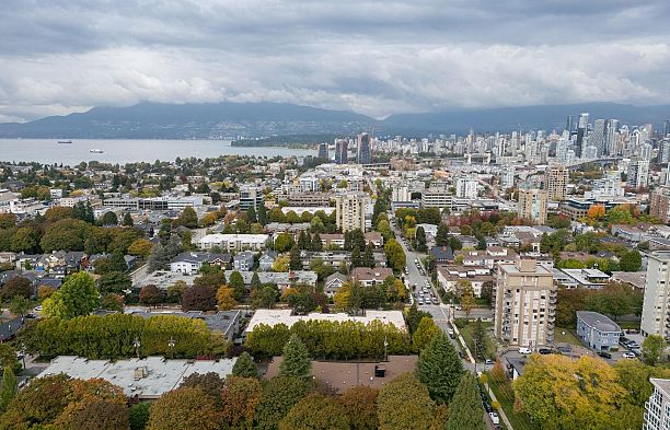 303 1717 W 13th Avenue Fairview VW