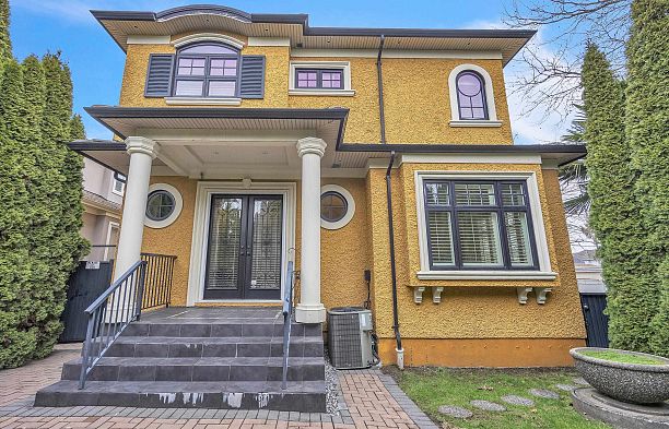 3593 Mackenzie Street Arbutus