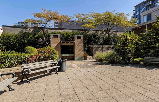 904 2288 Pine Street Fairview VW