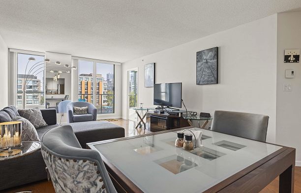 904 2288 Pine Street Fairview VW